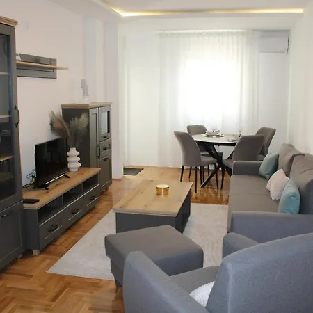 M Apartment *